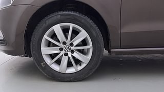 Used 2017 Volkswagen Polo [2015-2019] Highline1.2L (P) Petrol Manual tyres LEFT FRONT TYRE RIM VIEW
