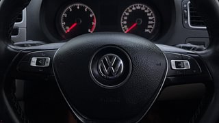 Used 2017 Volkswagen Polo [2015-2019] Highline1.2L (P) Petrol Manual top_features Airbags