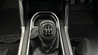 Used 2019 Tata Harrier XT Diesel Manual interior GEAR  KNOB VIEW