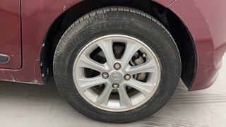 Used 2015 Hyundai Grand i10 [2013-2017] Asta AT 1.2 Kappa VTVT Petrol Automatic tyres RIGHT FRONT TYRE RIM VIEW