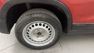 Used 2017 Maruti Suzuki Vitara Brezza [2016-2020] LDi (O) Diesel Manual tyres RIGHT REAR TYRE RIM VIEW