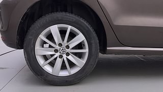 Used 2017 Volkswagen Polo [2015-2019] Highline1.2L (P) Petrol Manual tyres RIGHT REAR TYRE RIM VIEW