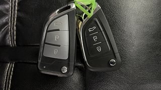 Used 2018 Mahindra XUV500 [2015-2018] W6 Diesel Manual extra CAR KEY VIEW