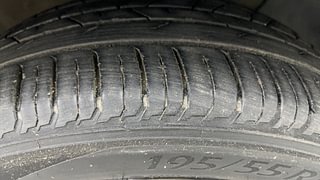 Used 2017 Hyundai Elite i20 [2014-2018] Asta 1.4 CRDI Diesel Manual tyres RIGHT FRONT TYRE TREAD VIEW