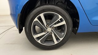 Used 2022 Tata Altroz XZ Plus 1.2 Petrol Manual tyres RIGHT REAR TYRE RIM VIEW