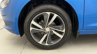 Used 2022 Tata Altroz XZ Plus 1.2 Petrol Manual tyres LEFT FRONT TYRE RIM VIEW