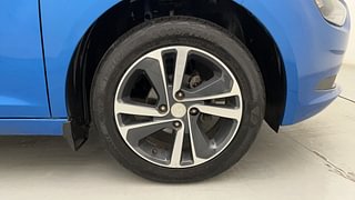 Used 2022 Tata Altroz XZ Plus 1.2 Petrol Manual tyres RIGHT FRONT TYRE RIM VIEW