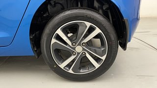 Used 2022 Tata Altroz XZ Plus 1.2 Petrol Manual tyres LEFT REAR TYRE RIM VIEW