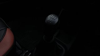 Used 2019 Renault Kwid [2015-2019] RXL Petrol Manual interior GEAR  KNOB VIEW