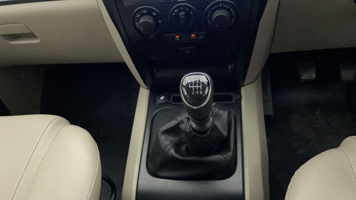 New Mahindra Scorpio Classic interior GEAR  KNOB VIEW