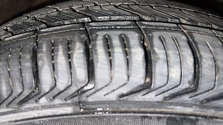 Used 2018 Maruti Suzuki Swift [2017-2021] VXI AMT Petrol Automatic tyres RIGHT FRONT TYRE TREAD VIEW