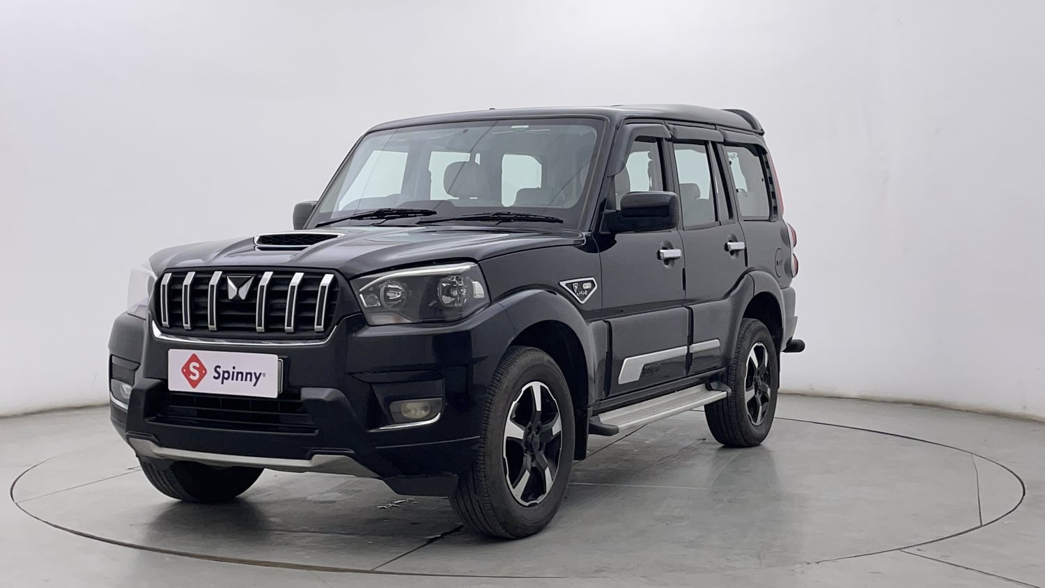 New Mahindra Scorpio Classic exterior LEFT FRONT CORNER VIEW
