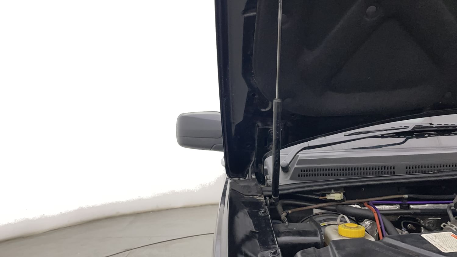 New Mahindra Scorpio Classic engine ENGINE RIGHT SIDE HINGE & APRON VIEW