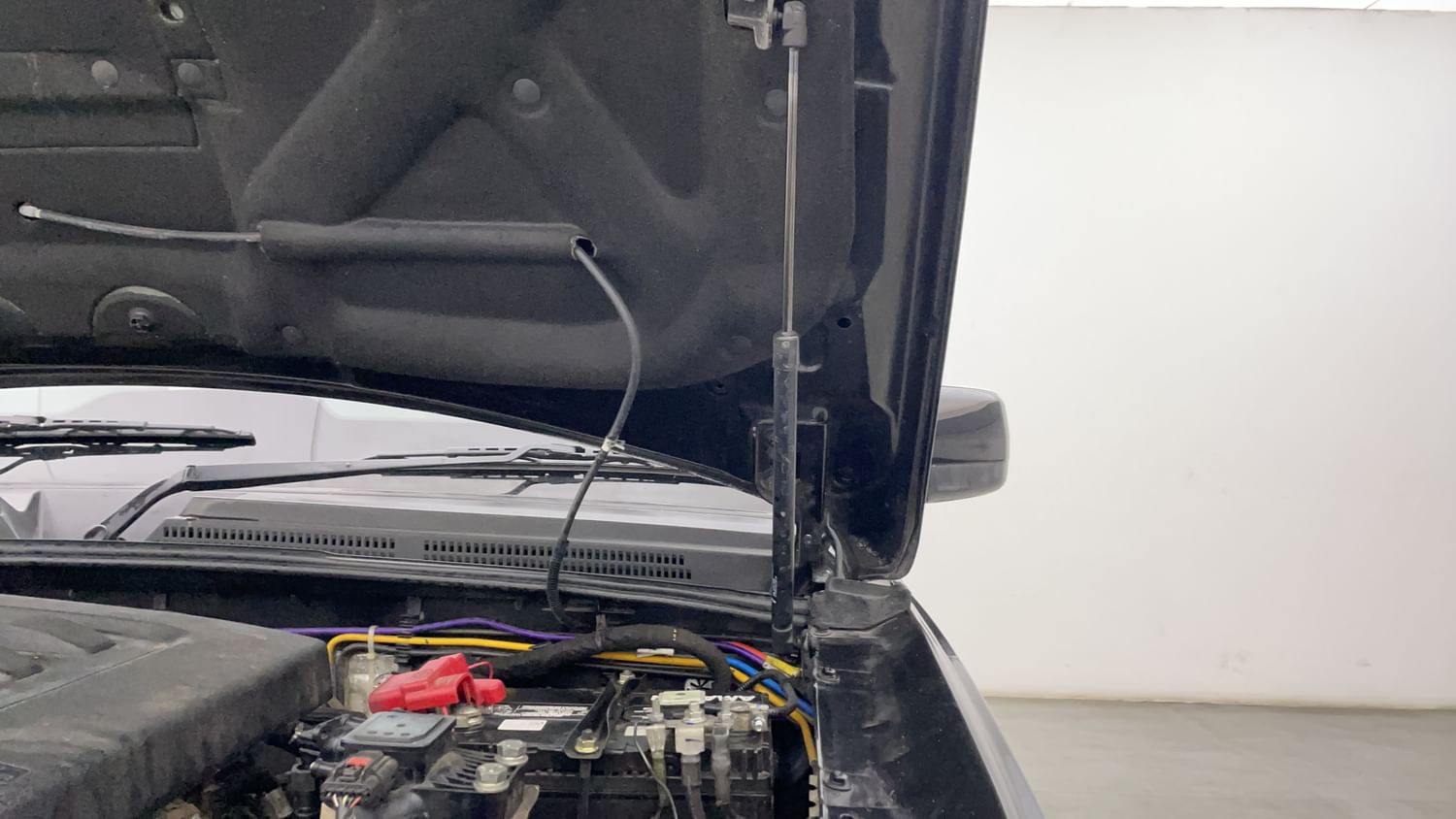 New Mahindra Scorpio Classic engine ENGINE LEFT SIDE HINGE & APRON VIEW