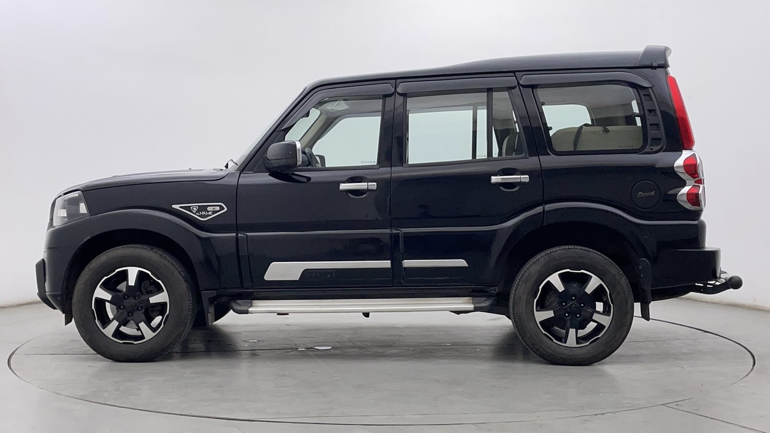 New Mahindra Scorpio Classic exterior LEFT SIDE VIEW