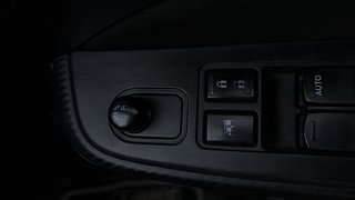 Used 2018 Maruti Suzuki Swift [2017-2021] VXI AMT Petrol Automatic top_features Adjustable ORVM