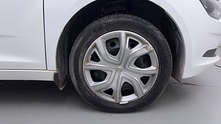 Used 2023 Tata Altroz XTA Petrol DCT Petrol Automatic tyres RIGHT FRONT TYRE RIM VIEW