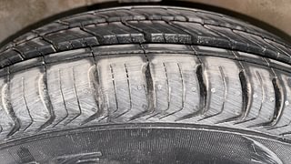 Used 2014 Maruti Suzuki Alto 800 Lxi Petrol Manual tyres RIGHT FRONT TYRE TREAD VIEW