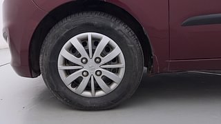 Used 2015 hyundai i10 Sportz 1.1 Petrol Petrol Manual tyres LEFT FRONT TYRE RIM VIEW