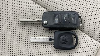 Used 2016 Volkswagen Polo [2015-2019] Comfortline 1.2L (P) Petrol Manual extra CAR KEY VIEW