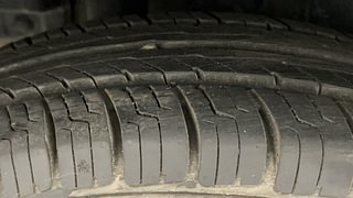 Used 2015 Maruti Suzuki Swift [2011-2017] VXi Petrol Manual tyres RIGHT REAR TYRE TREAD VIEW