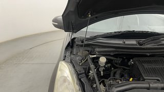 Used 2015 Maruti Suzuki Swift [2011-2017] VXi Petrol Manual engine ENGINE RIGHT SIDE HINGE & APRON VIEW