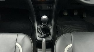 Used 2015 Maruti Suzuki Swift [2011-2017] VXi Petrol Manual interior GEAR  KNOB VIEW