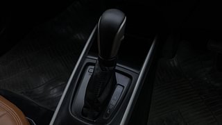 Used 2018 Maruti Suzuki Baleno [2015-2019] Zeta AT Petrol Petrol Automatic interior GEAR  KNOB VIEW