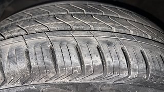 Used 2018 Maruti Suzuki Baleno [2015-2019] Zeta AT Petrol Petrol Automatic tyres LEFT FRONT TYRE TREAD VIEW