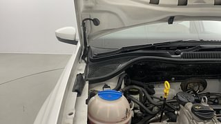 Used 2016 Volkswagen Polo [2015-2019] Comfortline 1.2L (P) Petrol Manual engine ENGINE RIGHT SIDE HINGE & APRON VIEW
