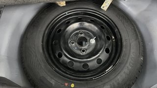 Used 2015 Maruti Suzuki Swift [2011-2017] VXi Petrol Manual tyres SPARE TYRE VIEW