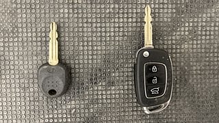 Used 2016 Hyundai Elite i20 [2014-2018] Magna 1.2 Petrol Manual extra CAR KEY VIEW