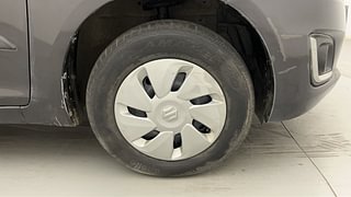 Used 2015 Maruti Suzuki Swift [2011-2017] VXi Petrol Manual tyres RIGHT FRONT TYRE RIM VIEW