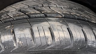 Used 2018 Maruti Suzuki Baleno [2015-2019] Zeta AT Petrol Petrol Automatic tyres RIGHT FRONT TYRE TREAD VIEW