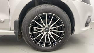 Used 2016 Volkswagen Polo [2015-2019] Comfortline 1.2L (P) Petrol Manual tyres RIGHT FRONT TYRE RIM VIEW