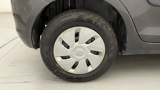 Used 2015 Maruti Suzuki Swift [2011-2017] VXi Petrol Manual tyres RIGHT REAR TYRE RIM VIEW