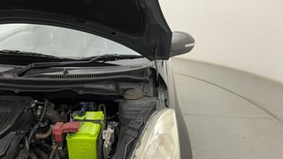Used 2015 Maruti Suzuki Swift [2011-2017] VXi Petrol Manual engine ENGINE LEFT SIDE HINGE & APRON VIEW