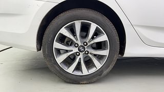 Used 2014 Hyundai Verna [2011-2015] Fluidic 1.6 VTVT SX Opt AT Petrol Automatic tyres RIGHT REAR TYRE RIM VIEW