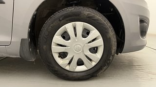 Used 2015 Maruti Suzuki Swift Dzire VXI Petrol Manual tyres RIGHT FRONT TYRE RIM VIEW