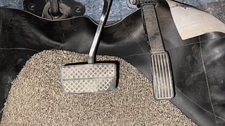 Used 2022 Honda Amaze 1.2 VX CVT i-VTEC Petrol Automatic interior PEDALS VIEW
