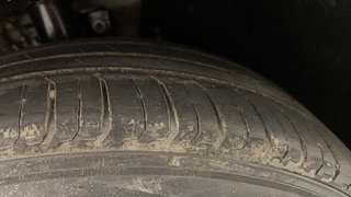 Used 2015 Volkswagen Polo [2015-2019] Highline1.2L (P) Petrol Manual tyres RIGHT FRONT TYRE TREAD VIEW
