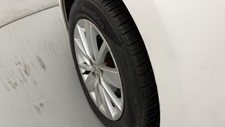 Used 2015 Volkswagen Polo [2015-2019] Highline1.2L (P) Petrol Manual dents MINOR DENT