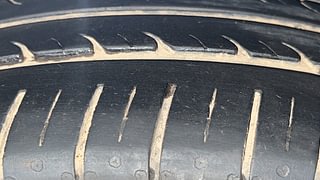 Used 2022 Maruti Suzuki Ciaz Zeta AT Petrol Petrol Automatic tyres RIGHT FRONT TYRE TREAD VIEW