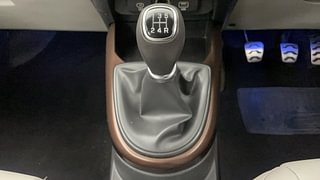 Used 2023 Hyundai Aura SX 1.2 CNG Petrol+cng Manual interior GEAR  KNOB VIEW