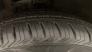 Used 2018 Volkswagen Ameo [2016-2020] Highline1.2L Plus (P) Petrol Manual tyres RIGHT FRONT TYRE TREAD VIEW