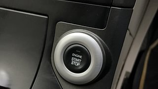 Used 2017 Mahindra XUV500 [2015-2018] W10 AT Diesel Automatic top_features Keyless start