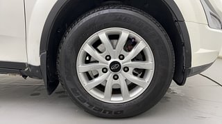 Used 2017 Mahindra XUV500 [2015-2018] W10 AT Diesel Automatic tyres RIGHT FRONT TYRE RIM VIEW