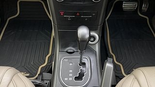 Used 2017 Mahindra XUV500 [2015-2018] W10 AT Diesel Automatic interior GEAR  KNOB VIEW