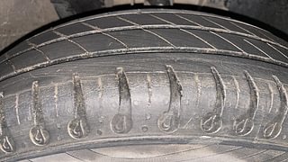 Used 2021 renault Kwid 1.0 RXT Opt Petrol Manual tyres RIGHT FRONT TYRE TREAD VIEW