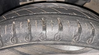 Used 2021 renault Kwid 1.0 RXT Opt Petrol Manual tyres LEFT FRONT TYRE TREAD VIEW